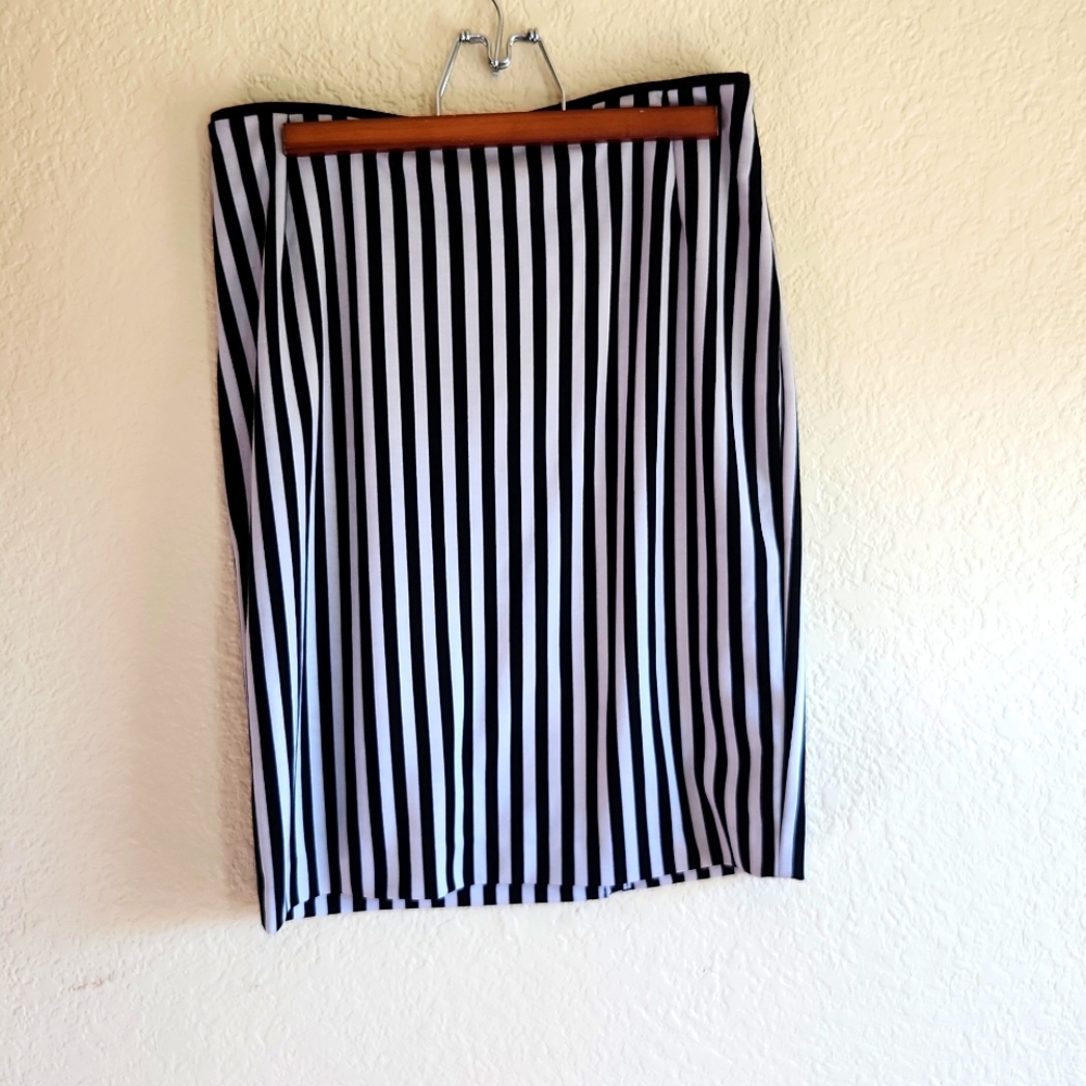 Pinup style striped pencil skirt